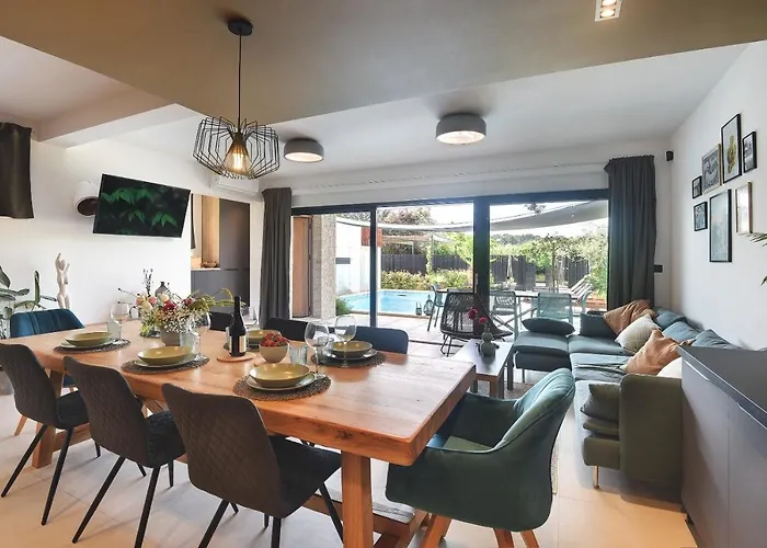 Villa Monte Grosso 2 With Padel Court Pula